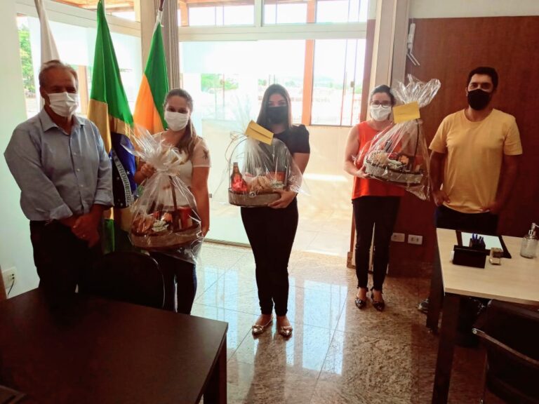 Nozinho homenageia as mulheres em São Gonçalo