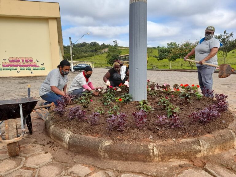 Secretaria de Serviços Urbanos faz trabalho paisagístico no CESGRA