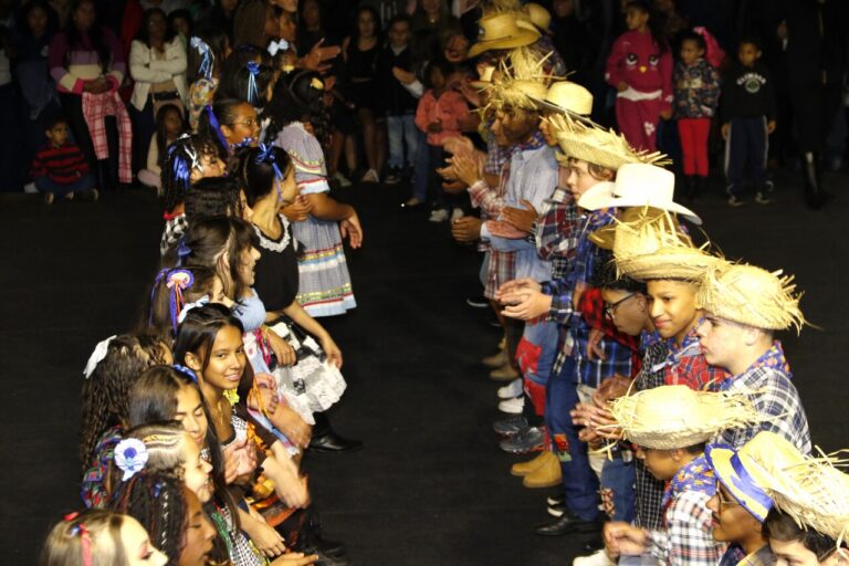 Festa de Santo Antônio: música, religiosidade e barraquinhas de comidas típicas marcam celebração