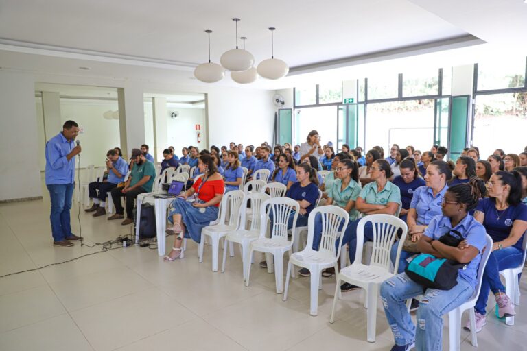 Santa Bárbara: capacitação de atendimento para servidores municipais